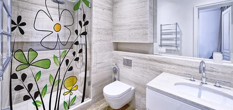 Naklejki ścienne do łazienki: jak odmienić wnętrze bez remontu