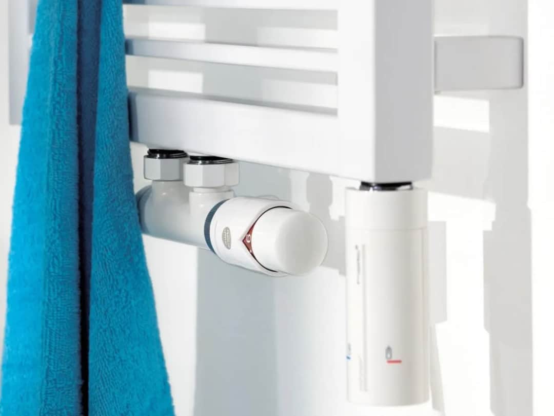 Grzejnik wodny z grzałką: Jak działa i jakie ma zalety?