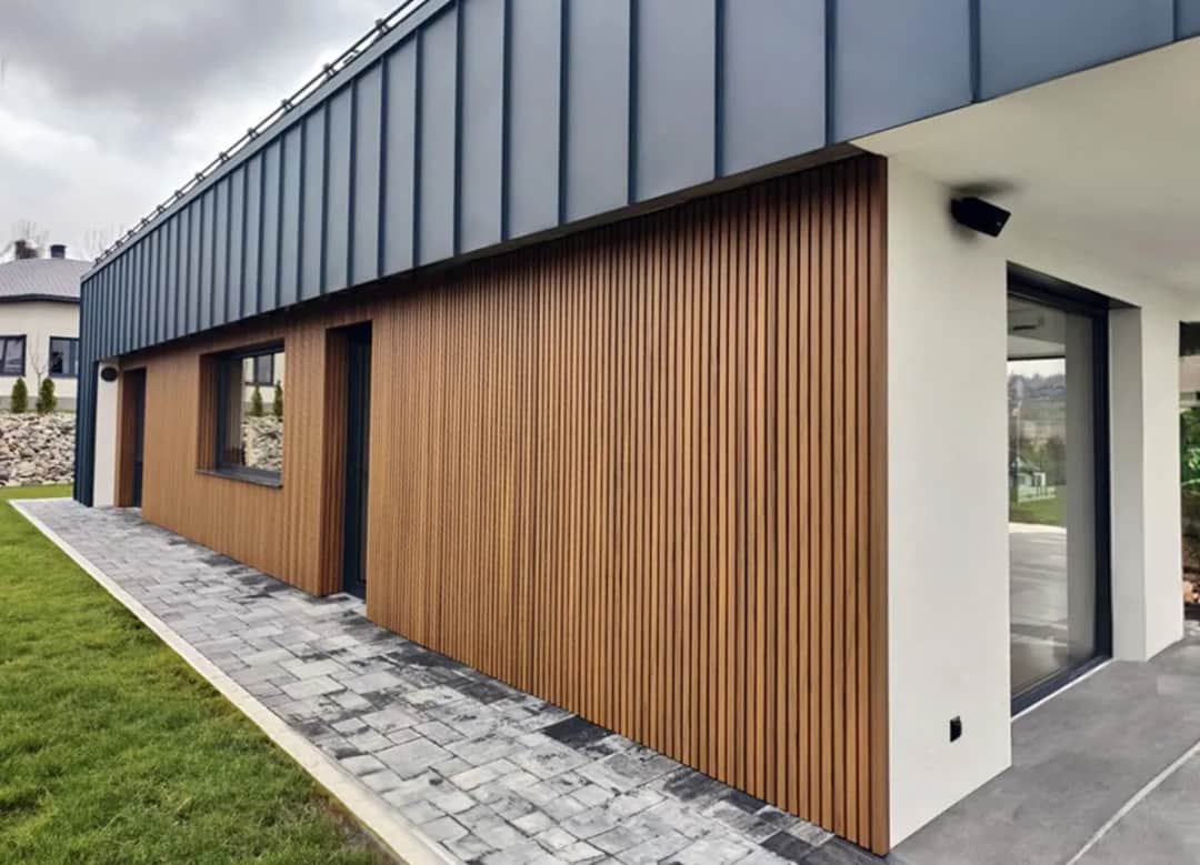 Lamele drewniane elewacja: Estetyka i funkcjonalność w architekturze