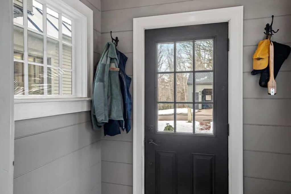Drzwi z ganku do przedpokoju: funkcje, materiały i stylowy wybór