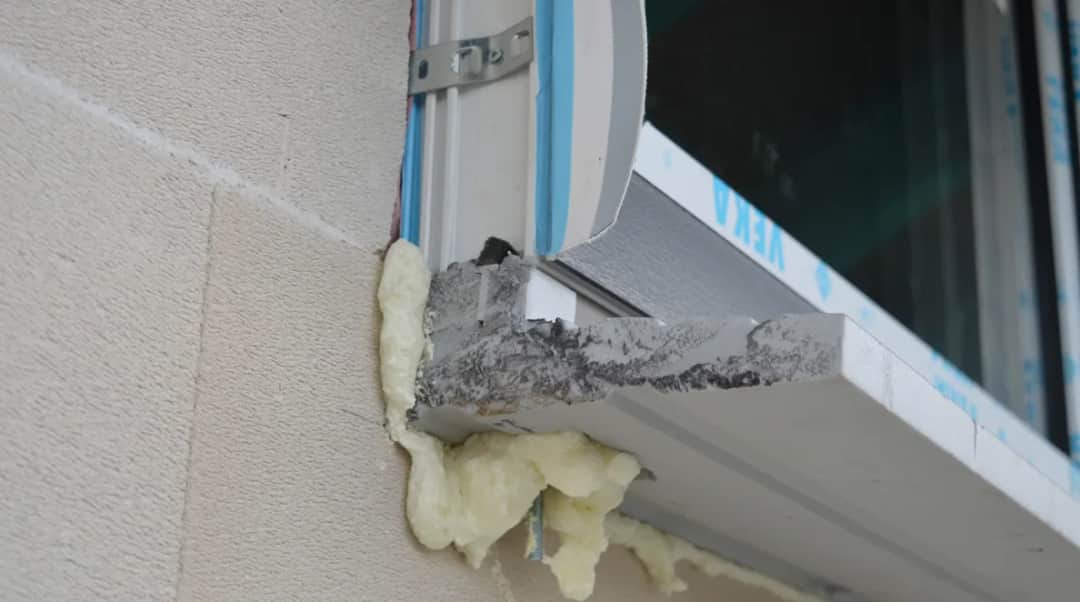 Ciepły montaż okien: kluczowe zalety i ukryte wady - co wybrać?