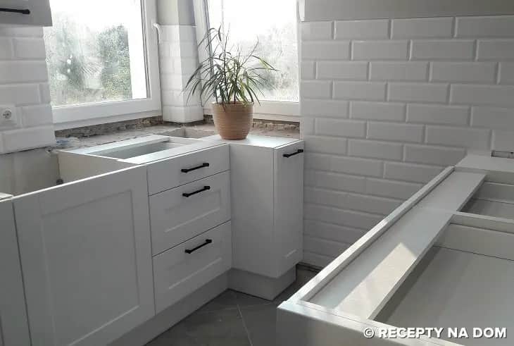 Parapet w kuchni niżej niż blat: zalety i pomysły na aranżację