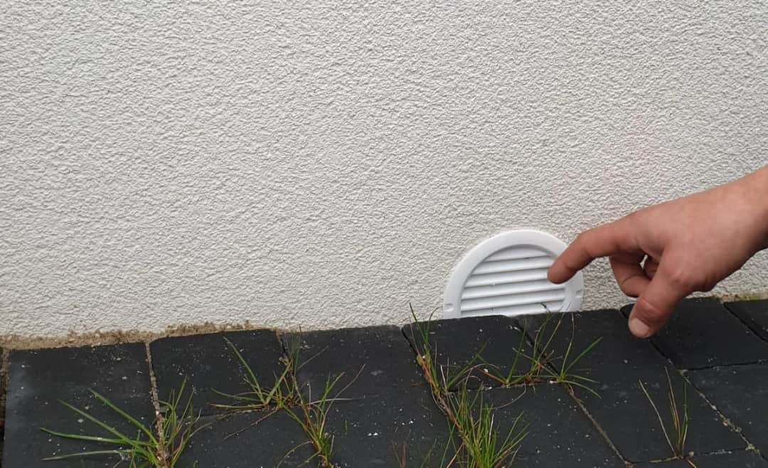 Czerpnia do kominka: jak prawidłowo zamontować i dlaczego warto