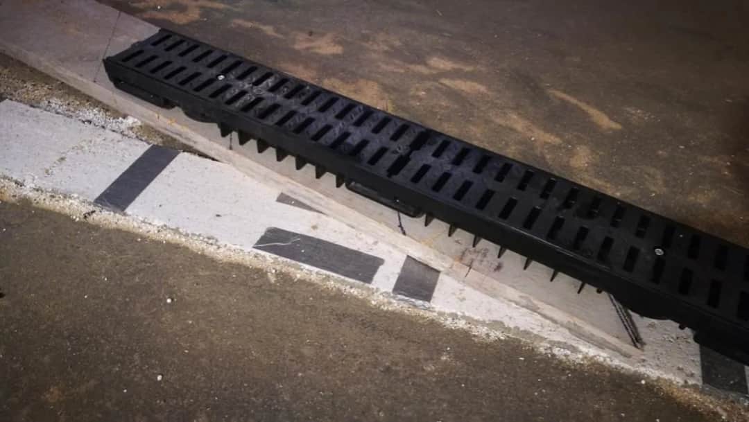 Odpływy liniowe do garażu: Jak skutecznie zamontować i wykorzystać