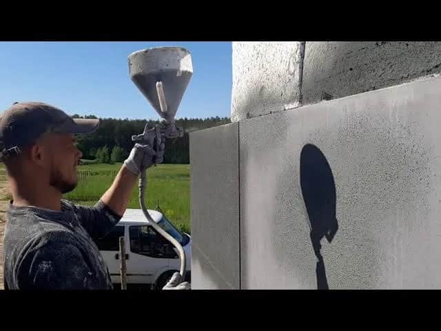 Jak używać tynku w sprayu: Profesjonalna aplikacja krok po kroku
