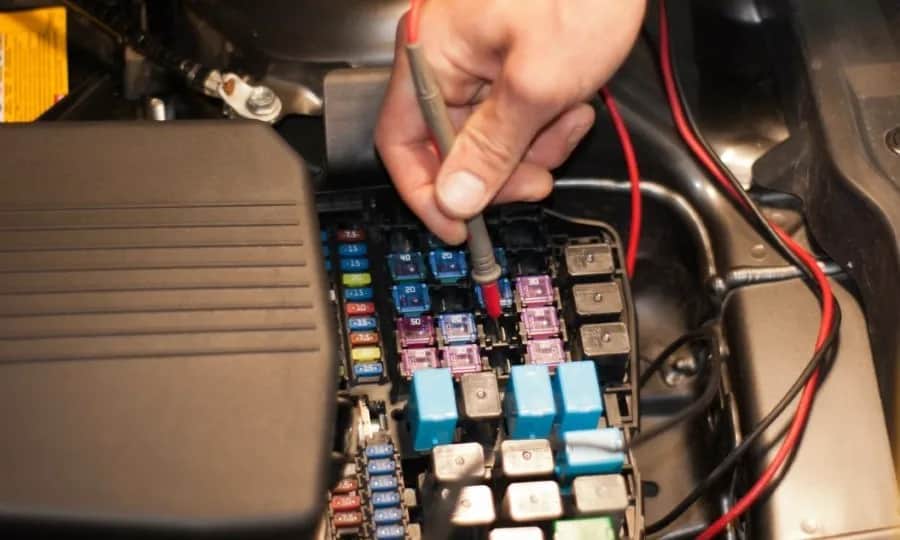 Skrzynka bezpieczników: co musisz wiedzieć jako kierowca?